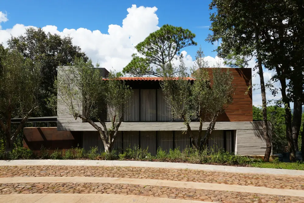 Fachada de concreto y madera · Elemento, Mazamitla